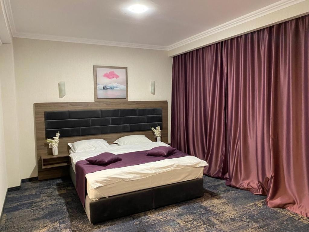Hotel Yarus Plus Ploieşti Dış mekan fotoğraf