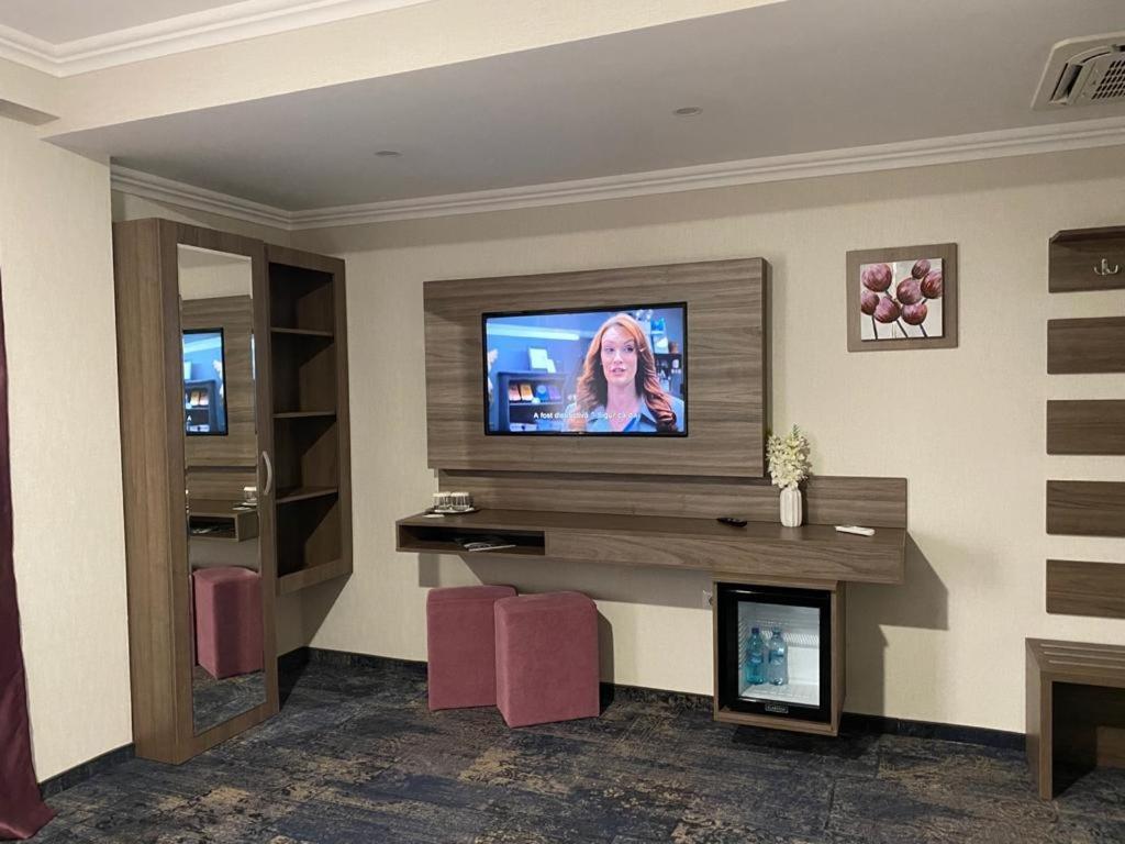 Hotel Yarus Plus Ploieşti Dış mekan fotoğraf