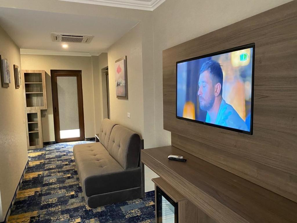 Hotel Yarus Plus Ploieşti Dış mekan fotoğraf