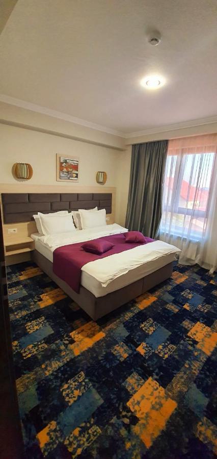 Hotel Yarus Plus Ploieşti Dış mekan fotoğraf