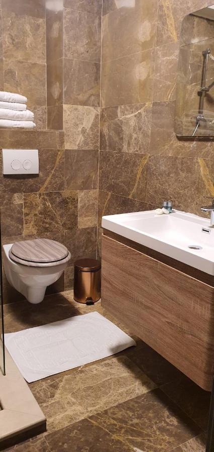 Hotel Yarus Plus Ploieşti Dış mekan fotoğraf
