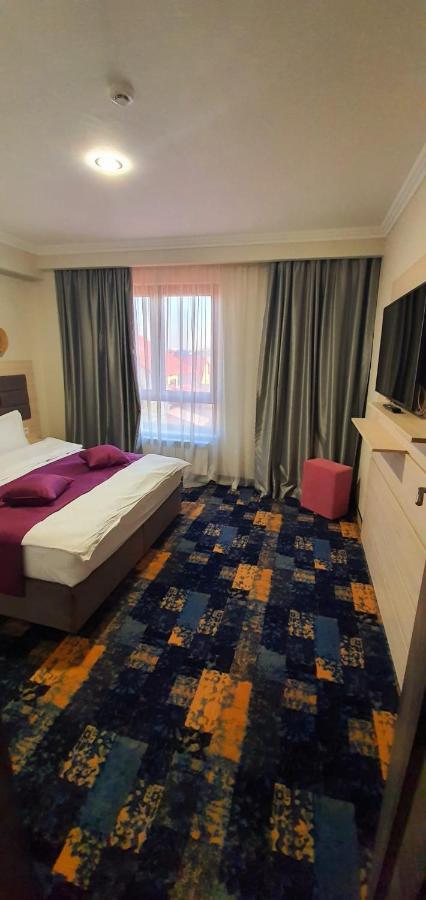 Hotel Yarus Plus Ploieşti Dış mekan fotoğraf