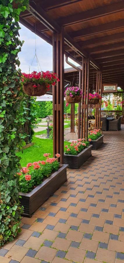 Hotel Yarus Plus Ploieşti Dış mekan fotoğraf