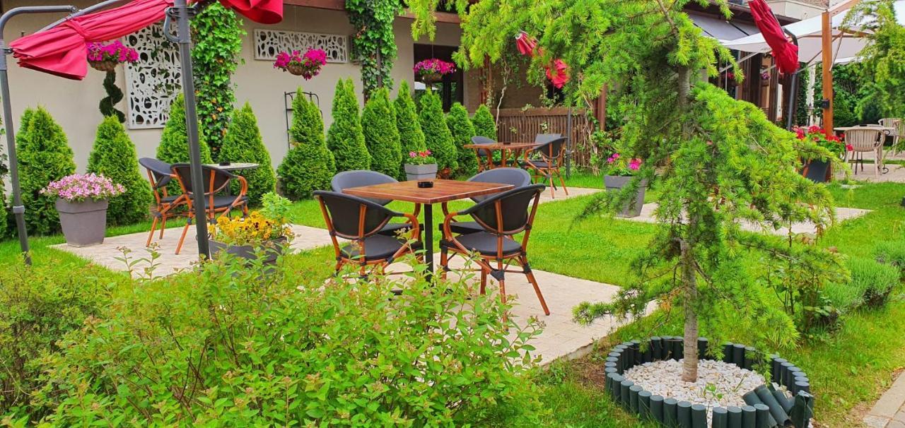 Hotel Yarus Plus Ploieşti Dış mekan fotoğraf