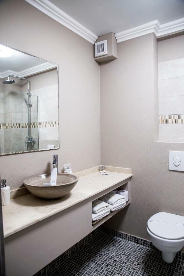Hotel Yarus Plus Ploieşti Dış mekan fotoğraf