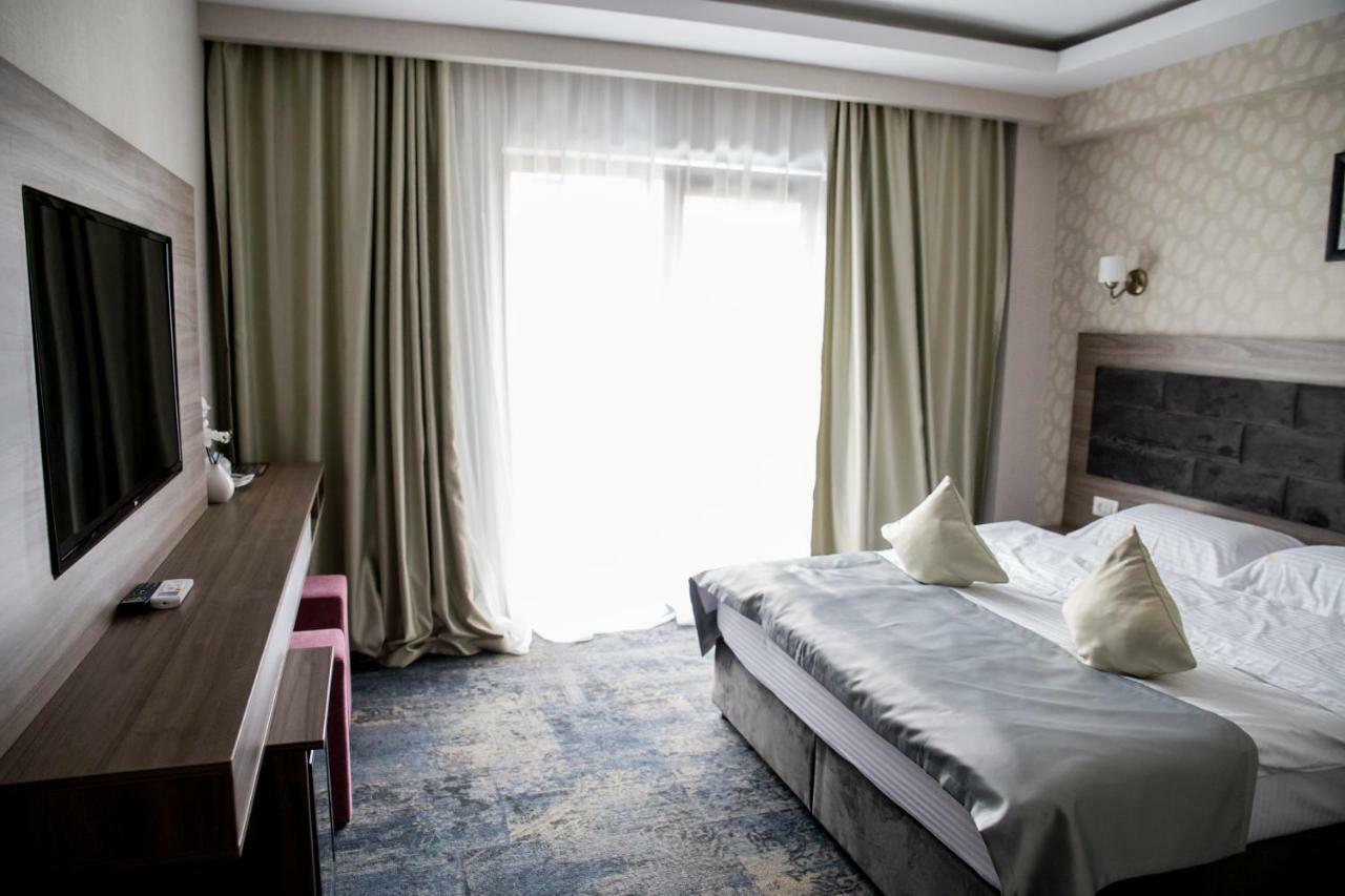 Hotel Yarus Plus Ploieşti Dış mekan fotoğraf