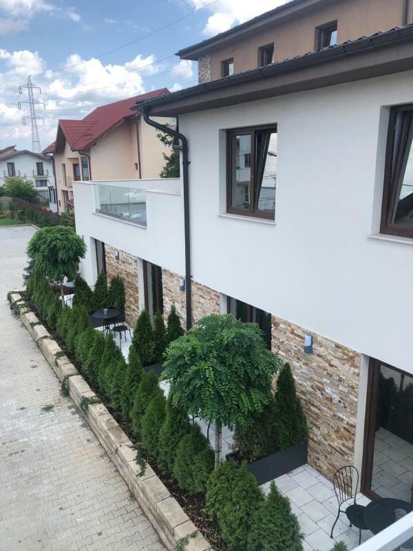 Hotel Yarus Plus Ploieşti Dış mekan fotoğraf