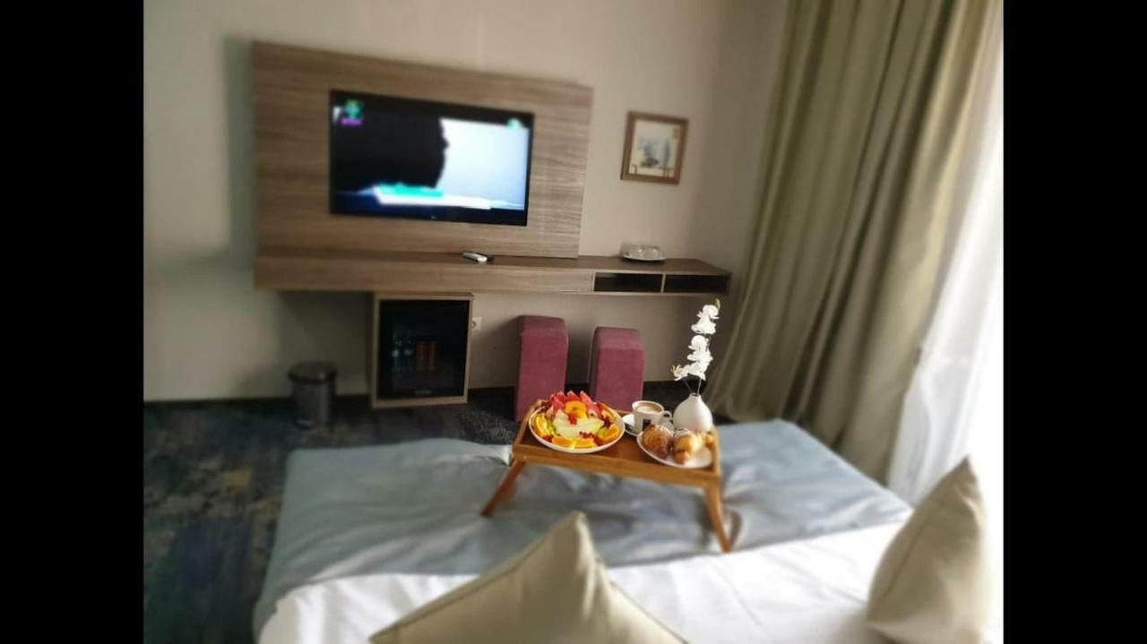 Hotel Yarus Plus Ploieşti Dış mekan fotoğraf