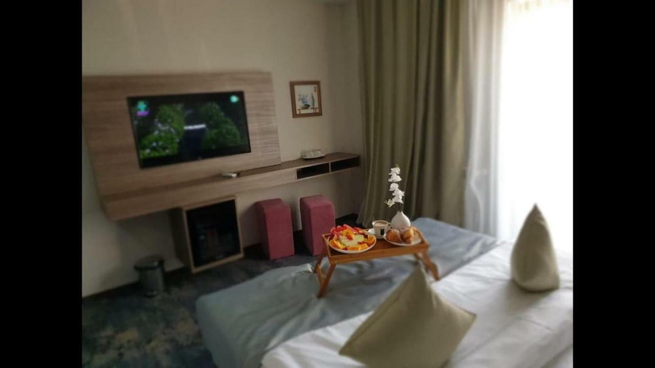 Hotel Yarus Plus Ploieşti Dış mekan fotoğraf
