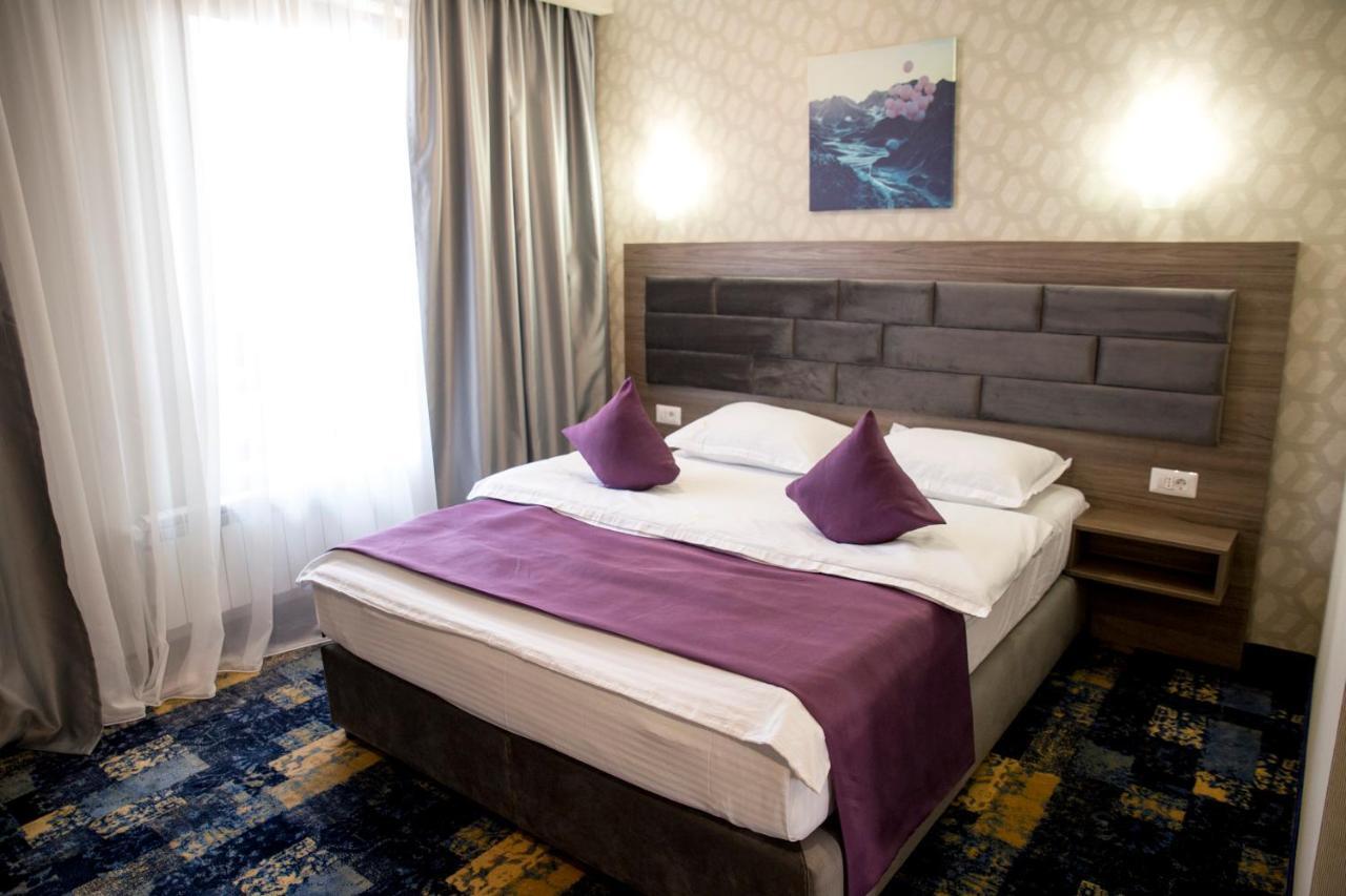 Hotel Yarus Plus Ploieşti Dış mekan fotoğraf